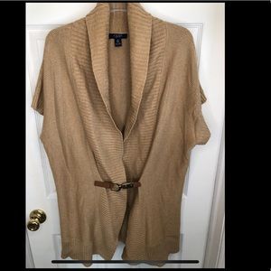 Short sleeve tan sweater with buckle closure, size 1X. Worn once,great condition